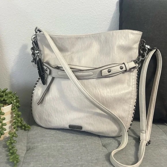 Jessica Simpson Handbags - Sale🎀 Jessica Simpson Grey Patent Leather Handbag with feather charm